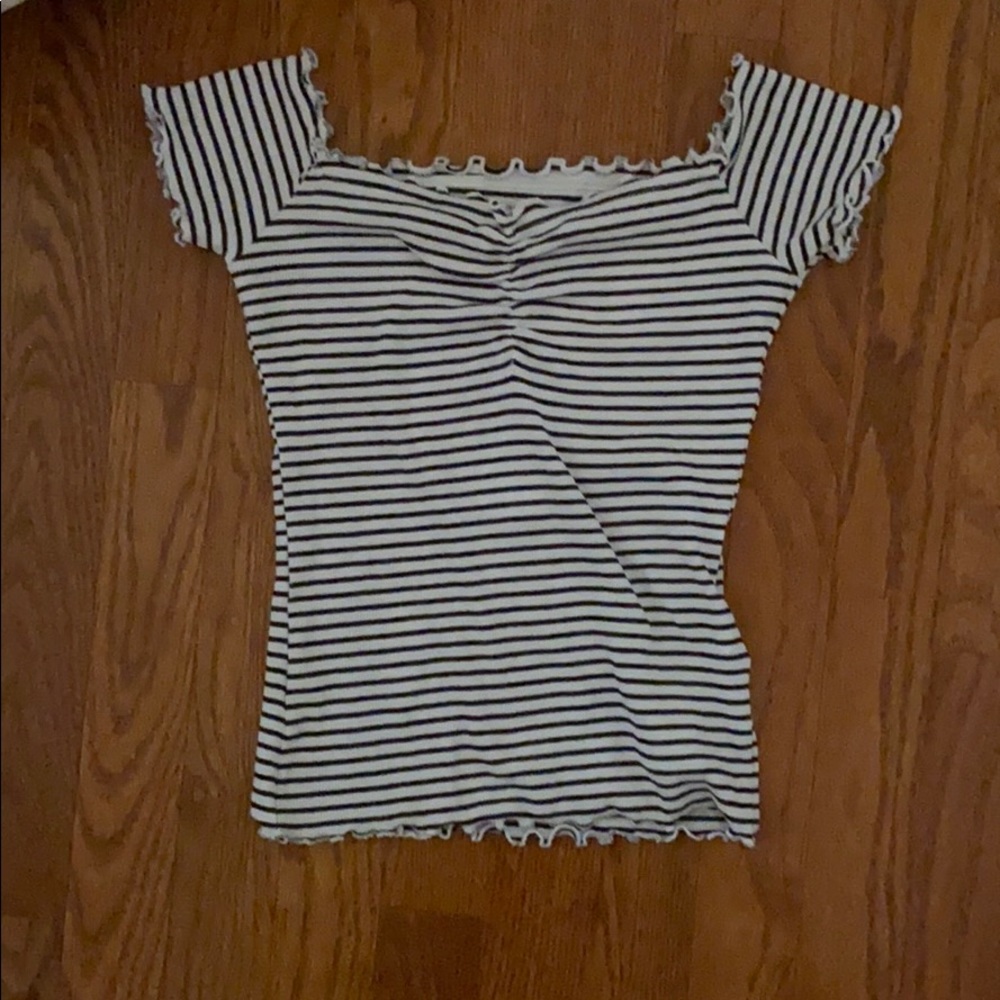 hollister off the shoulder shirt